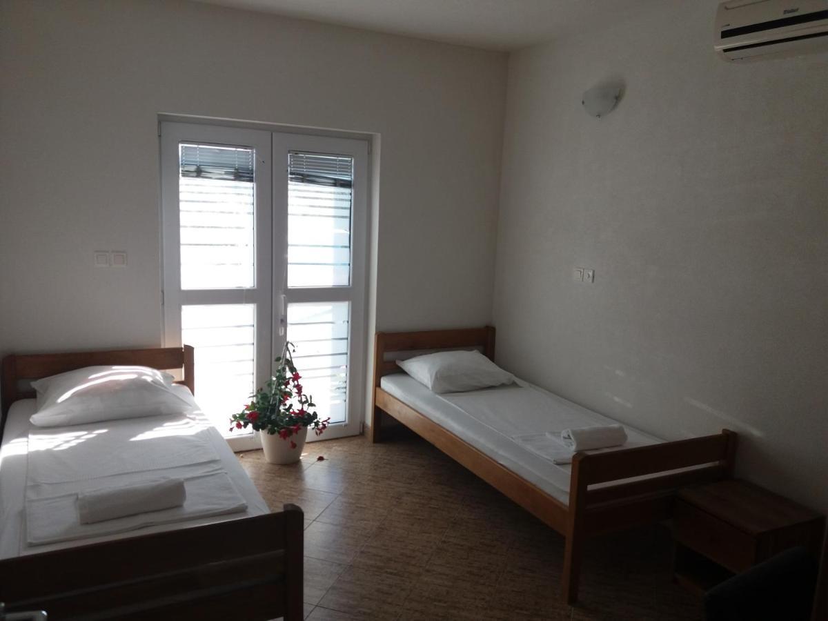 4 Bedroom Apartment In Tisno Exterior foto