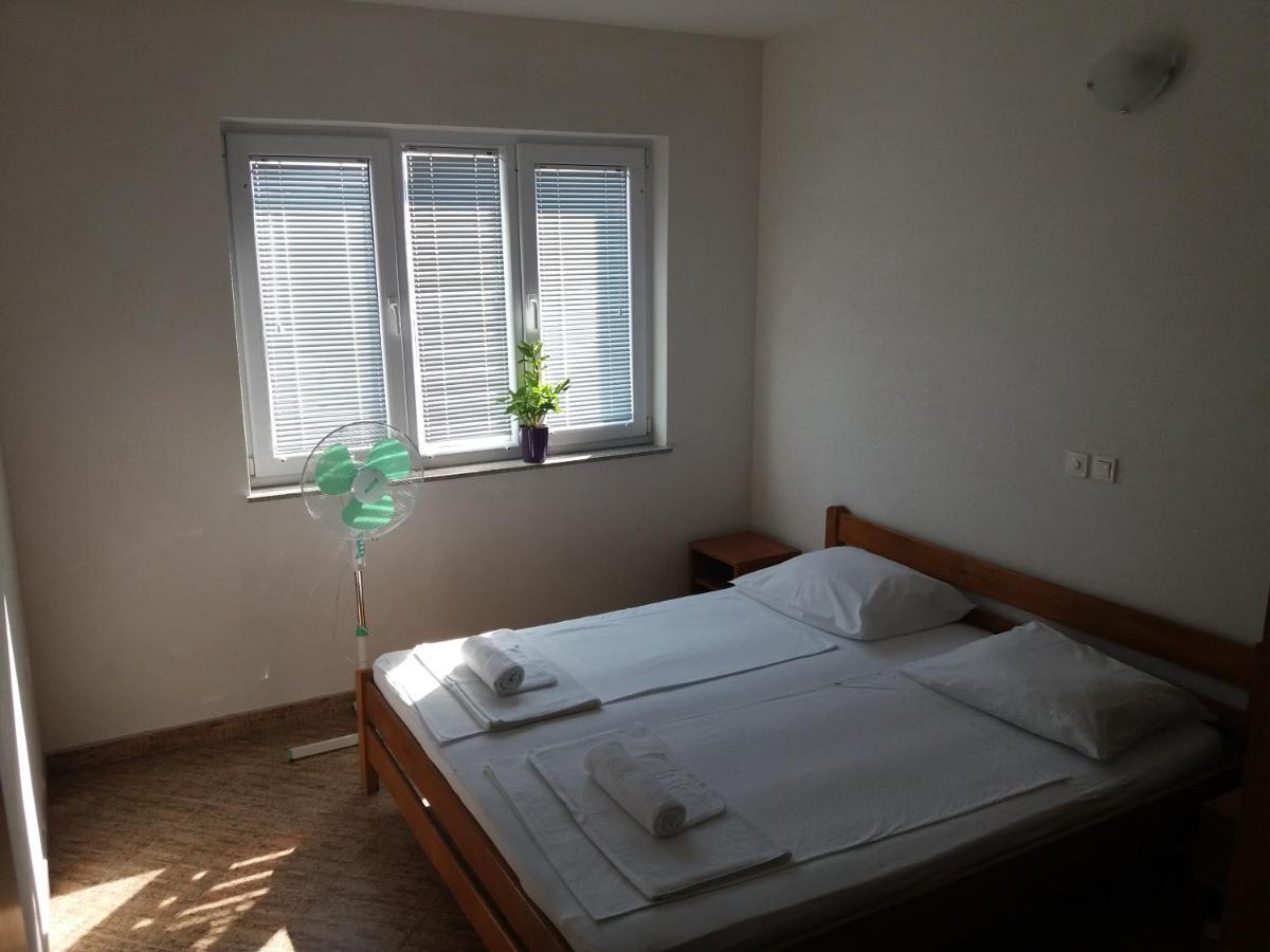 4 Bedroom Apartment In Tisno Exterior foto